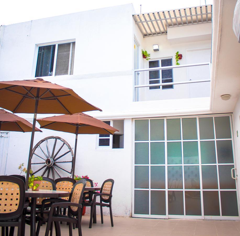 Moloch Hostel&Suites Cancún Exterior foto