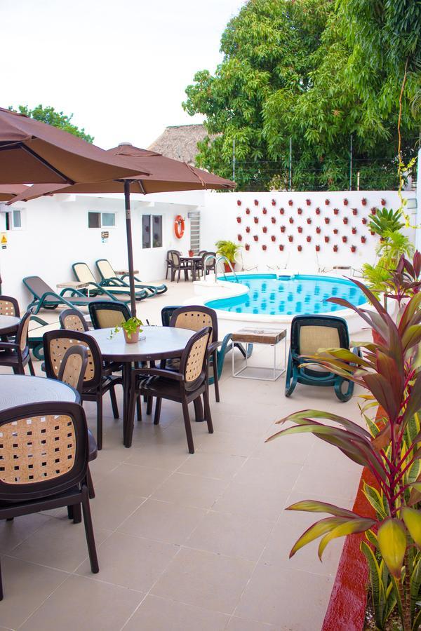 Moloch Hostel&Suites Cancún Exterior foto