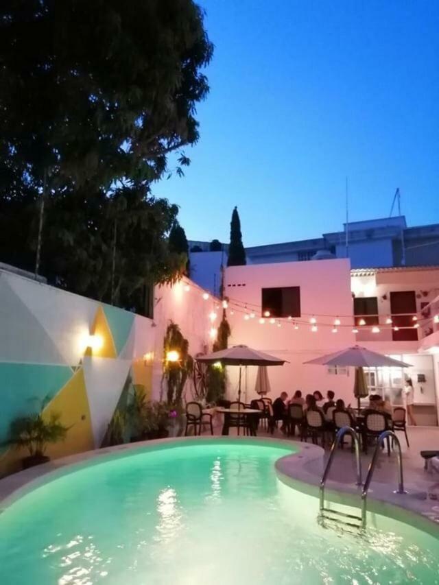 Moloch Hostel&Suites Cancún Exterior foto